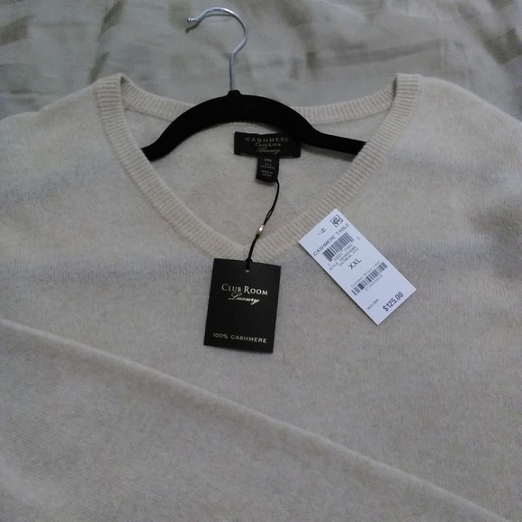 Men's Cashmere Sweater - Picture 3 of 5